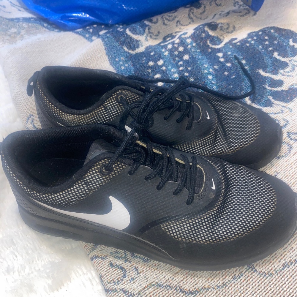 Nike shoes (women)
